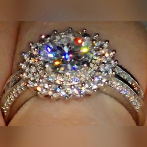 💎🌈 Gorgeous Moissanite Double Halo Ring in Sterling Silver Size 8 💎✨️